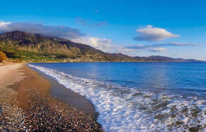 Summer Rose Garden Getaway - A Step To The Beach Kalamata Exterior foto