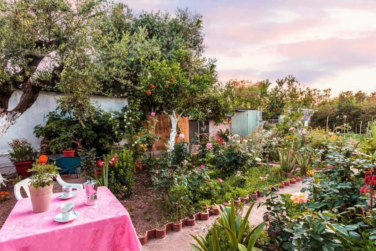 Summer Rose Garden Getaway - A Step To The Beach Kalamata Exterior foto